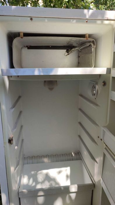 холодильник радянський 1966 року випуску.