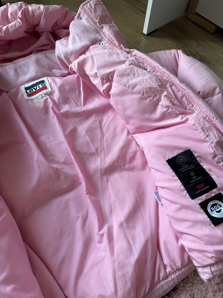 куртка Levis.