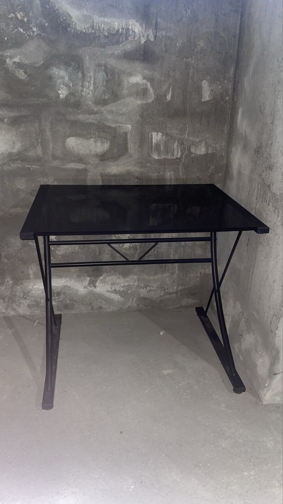 Mesa de escritorio preta