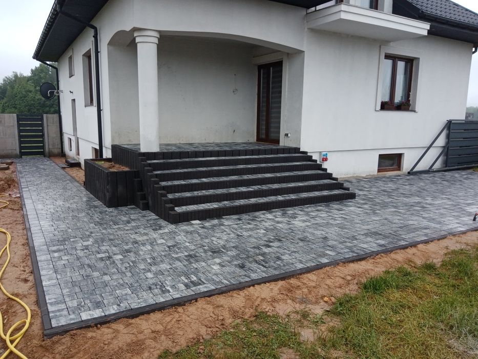 Układanie kostki: utwardzenie terenu,tarasy, schody,odwodnienia.