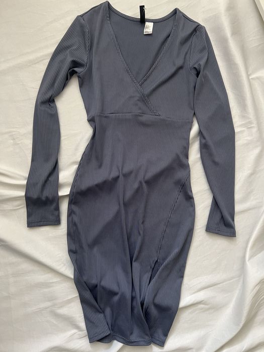 Сукня с декольте синьо сірого кольору