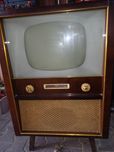 Stary telewizor REFENA