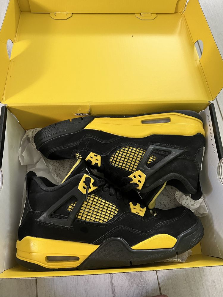 Jordan 4 Reto Thunder