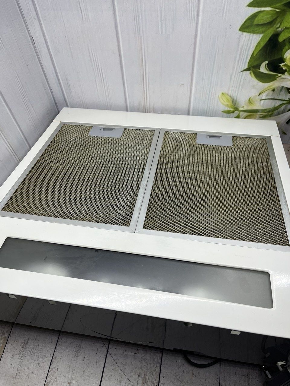 Вытяжка кухонная Pyramida MH 50 WH