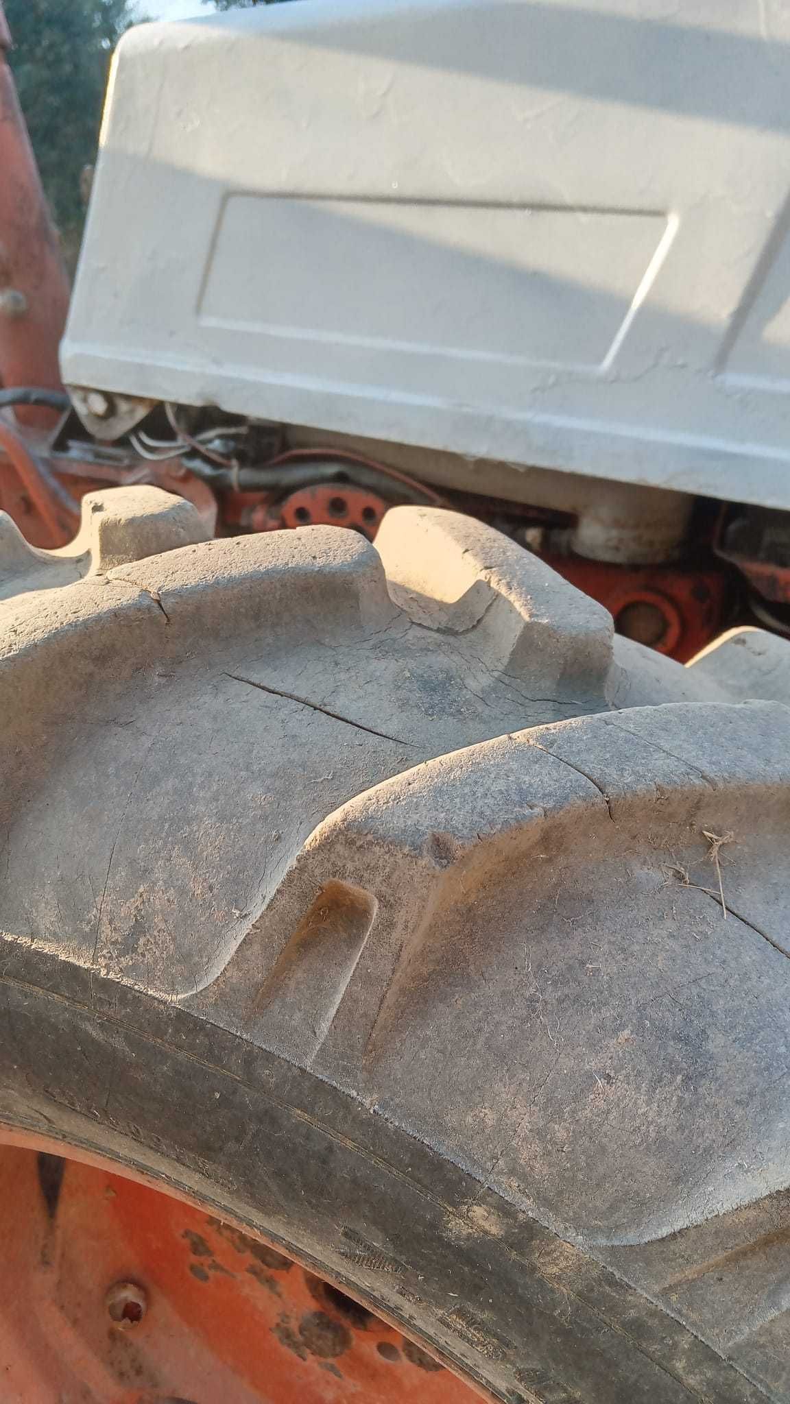 Trator articulado tração ás 4 Pasqual 21cv