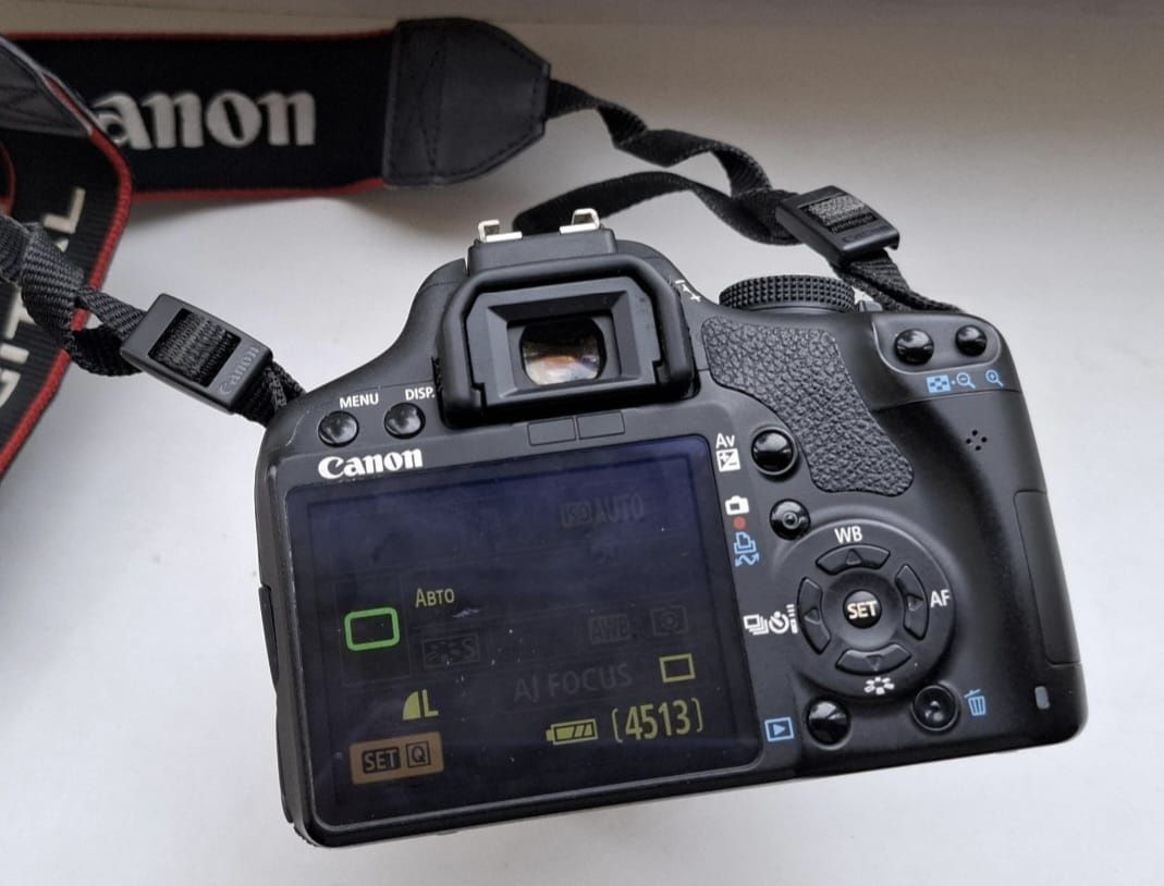 Цифрова дзеркальна фотокамера Canon EOS 500D 10 Мп з об'єктивом Canon