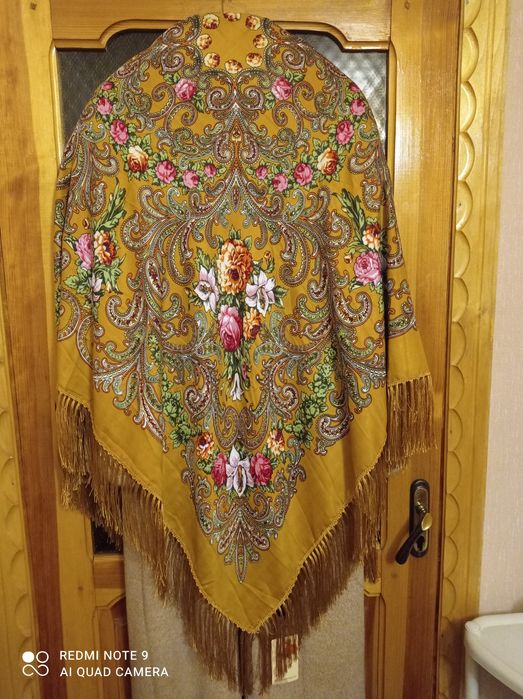 Продаю роскошный платок шаль и палантин.