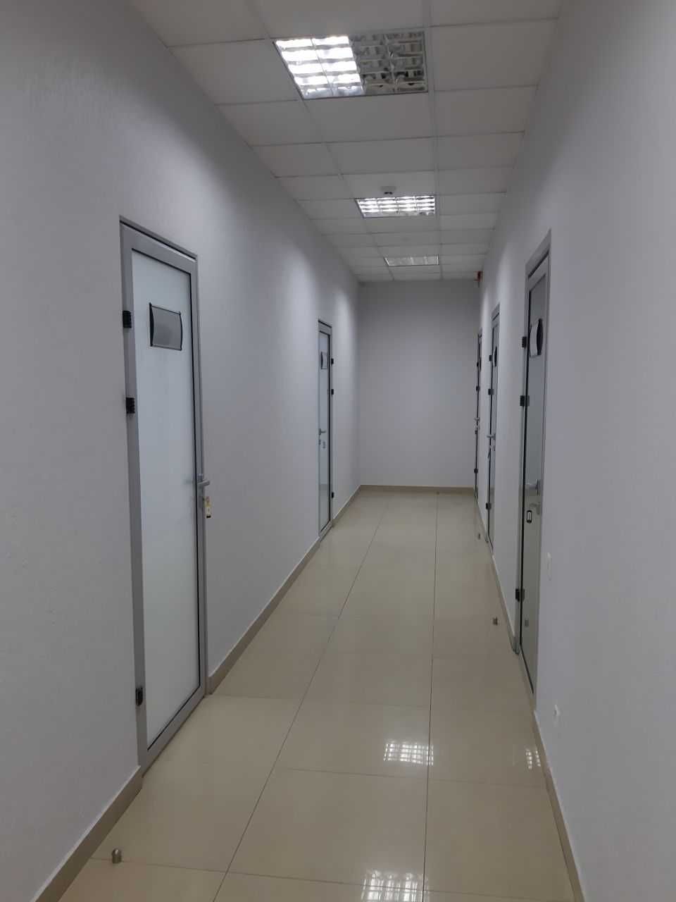 Оренда будівлі з прилеглою територією в центрі,  1100 м2 (БЕЗ КОМІСІЇ)