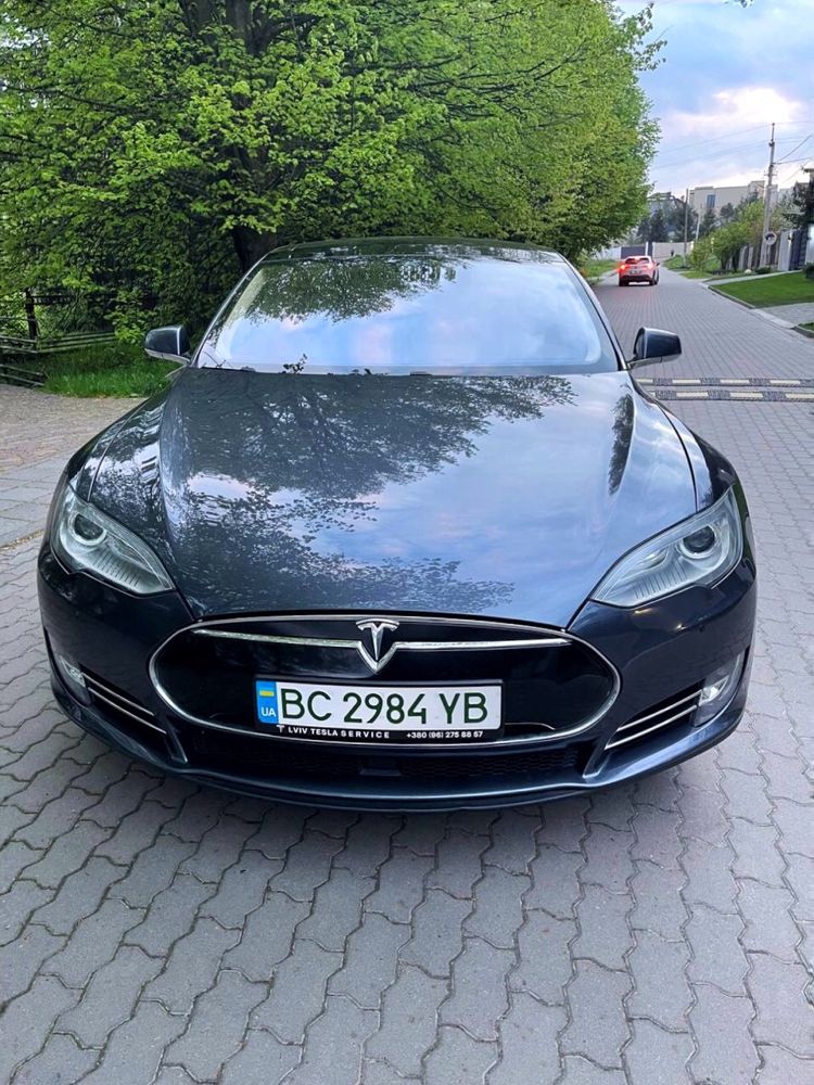 Tesla Model S 09.2014