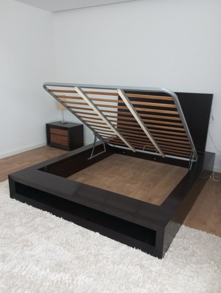 Cama casal com estrado elevatorio