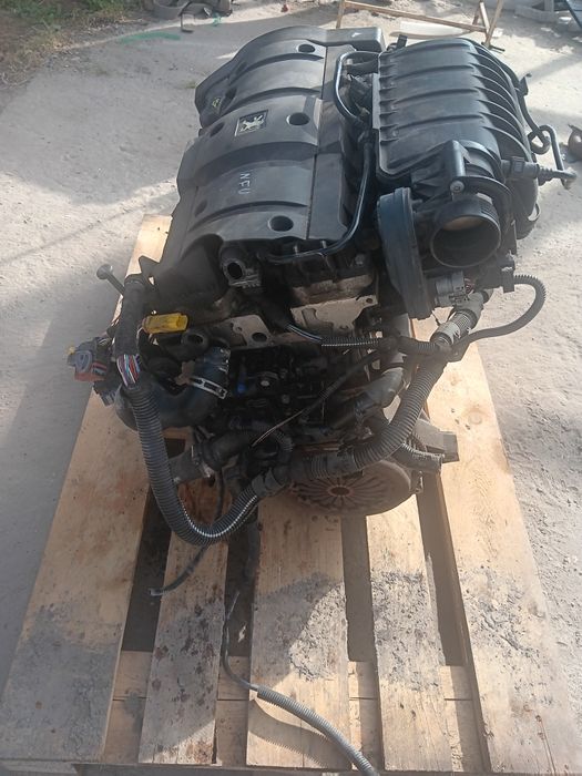 Peugeot 307 1.6 16v silnik NFU kompletny z osprzętem citroen c4