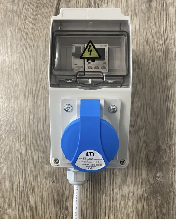 Щит для зарядки електромобіля з дод. розеткою (230В_Ком 7,3 кВт+2 кВт)