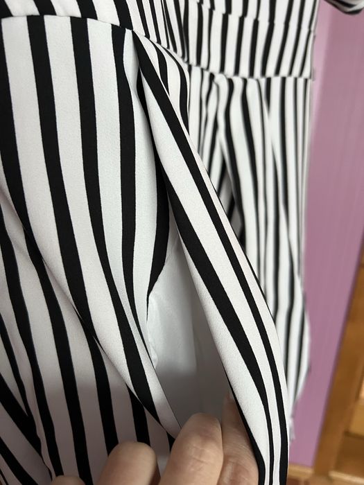 Сукня, плаття з обʼємними рукавами в полоску