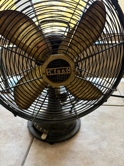 Ventoinha de chão em metal