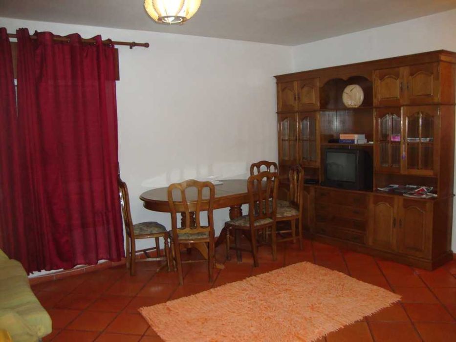 Apartamento T2 Vale de Flores, perto do Continente e ISEC