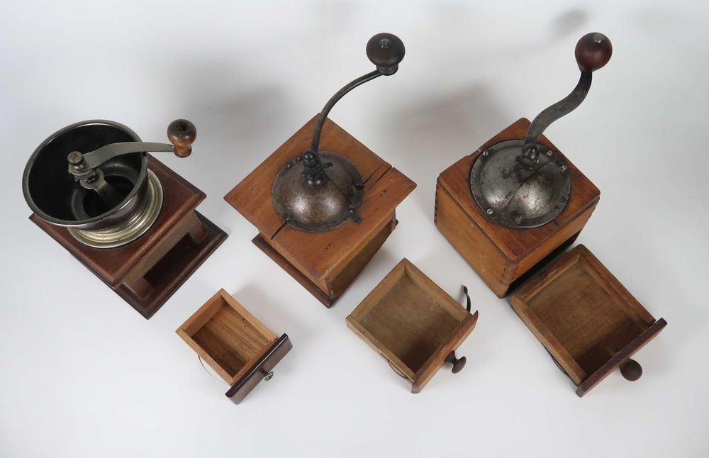 3 Moinhos de café muito antigos