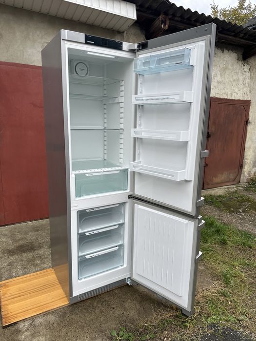 Liebherr CNef4815 холодильник