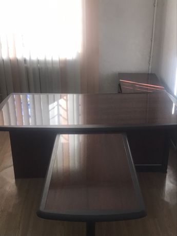 Офісний стіл