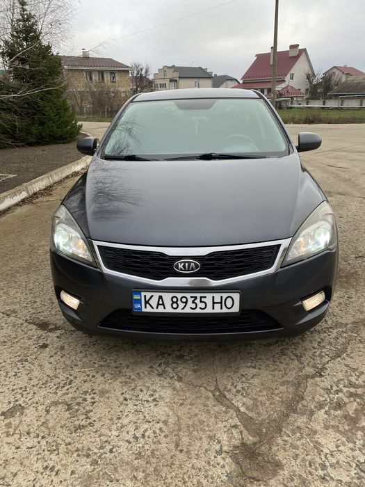 Продаю автомобіль KIA ceed