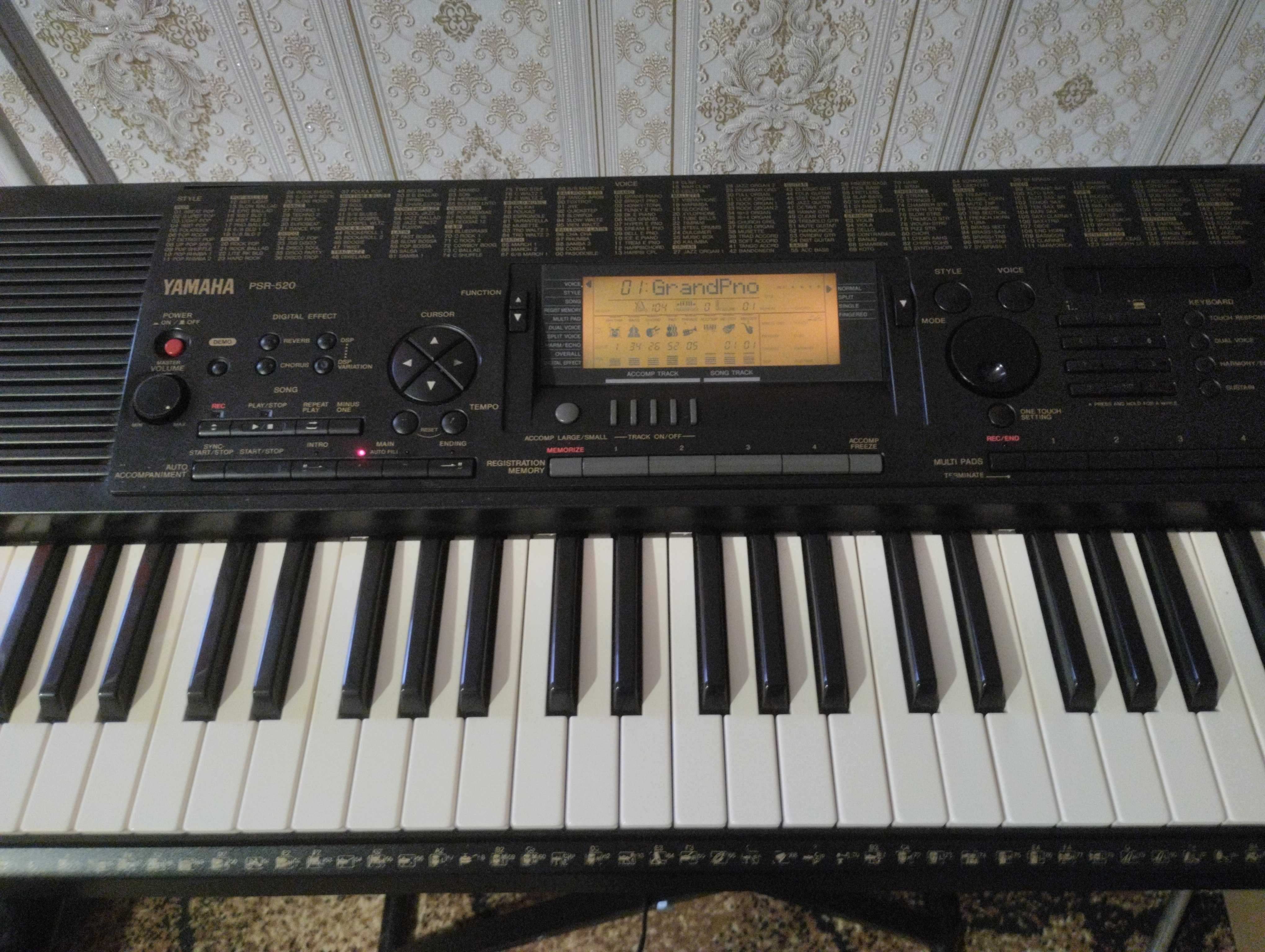 синтезатор YAMAHA PSR-520
