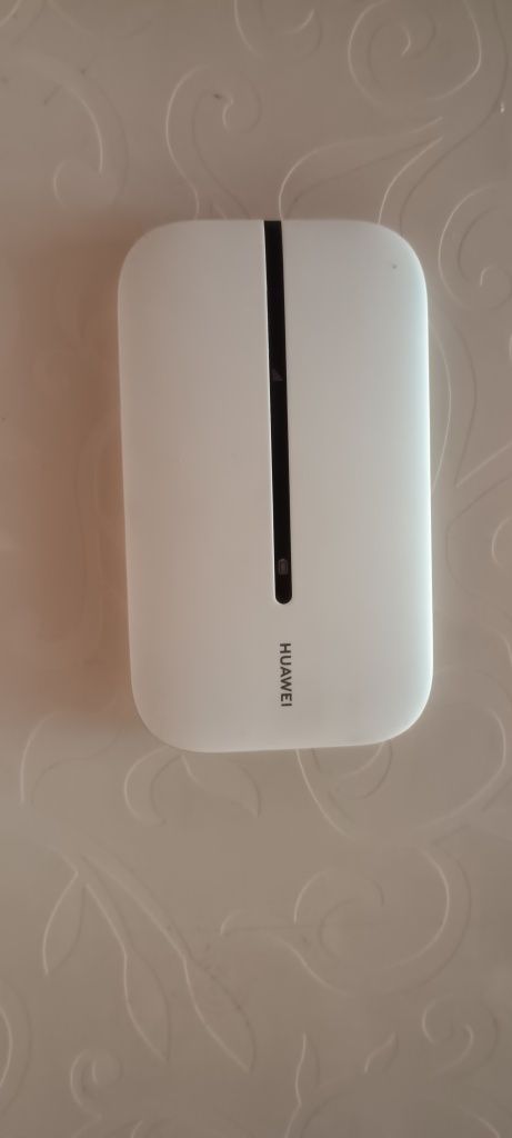 Мобильный роутер  HUAWEI E 5575