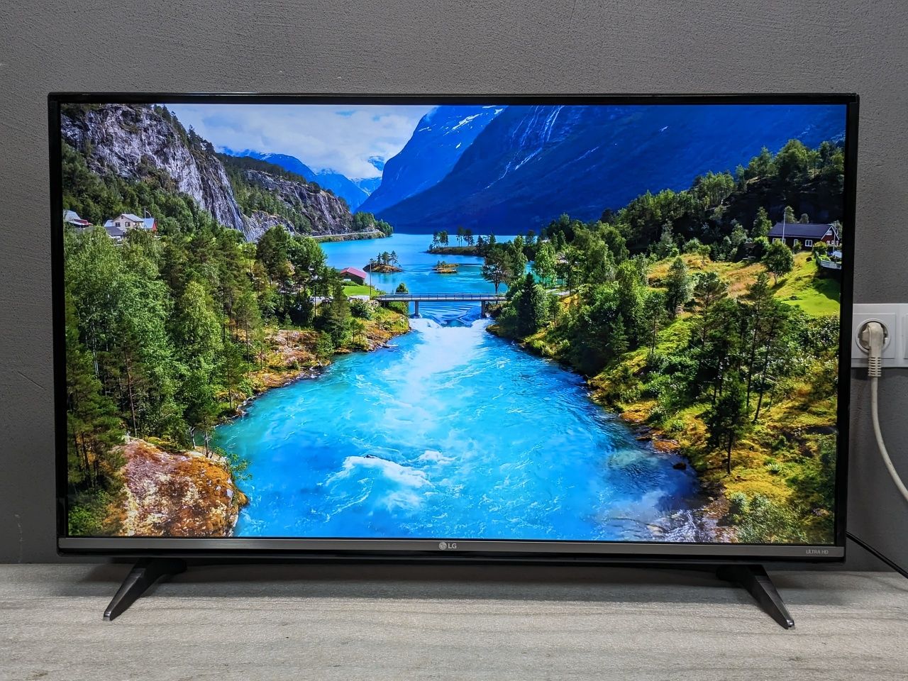 LG 43UF772V  (43") 4K Ultra HD Smart TV Wi-Fi IPS 1400 Hz