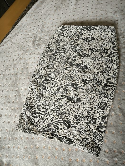 Saias pelo joelho justas ao corpo