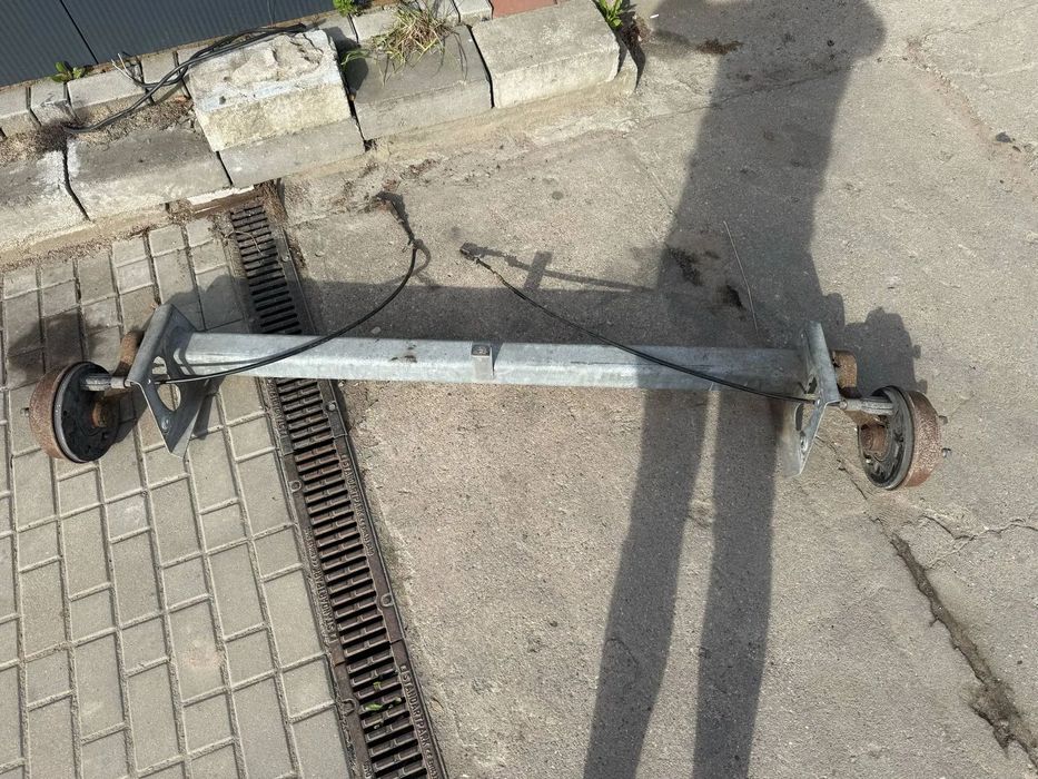 Os Oska Skrętna Do Przyczepy Kempingu BERGISCHE ACHSEN 1350 kg