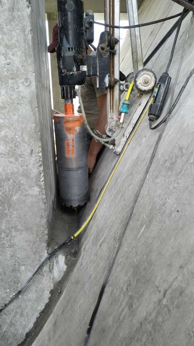 Алмазное сверление под углом в полу, стене