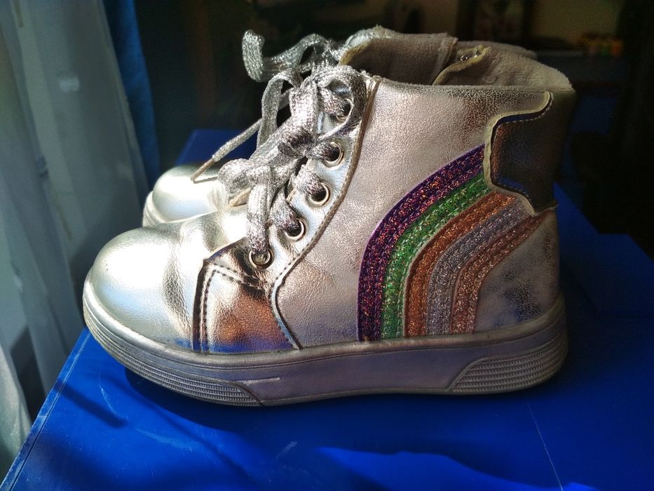 Красивые ботинки для девочки