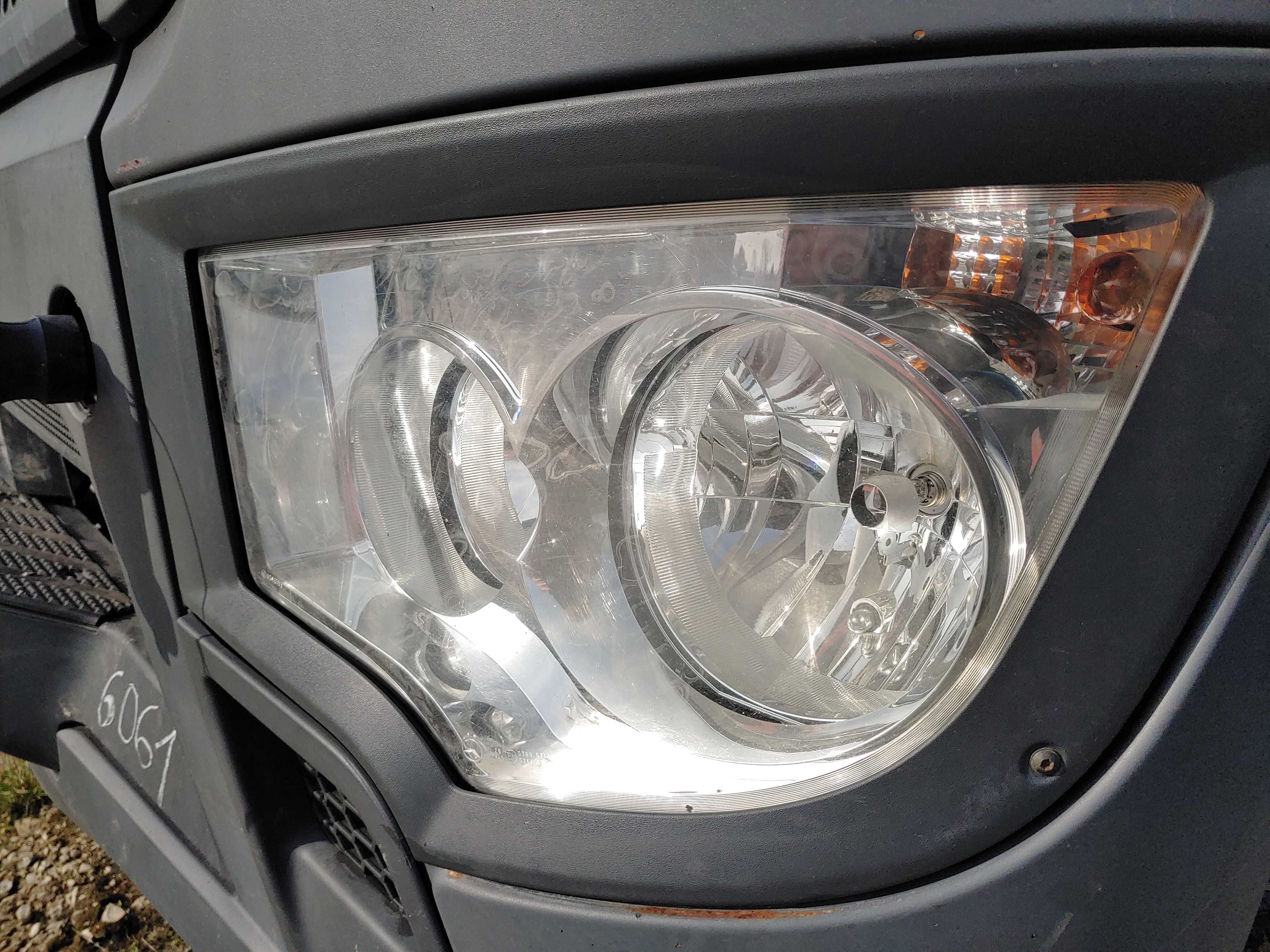 Lampa przednia lewa i prawa strona Mercedes Actros MP4 Antos 2015 E6