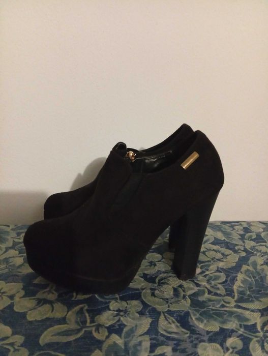 Botins camurça preta