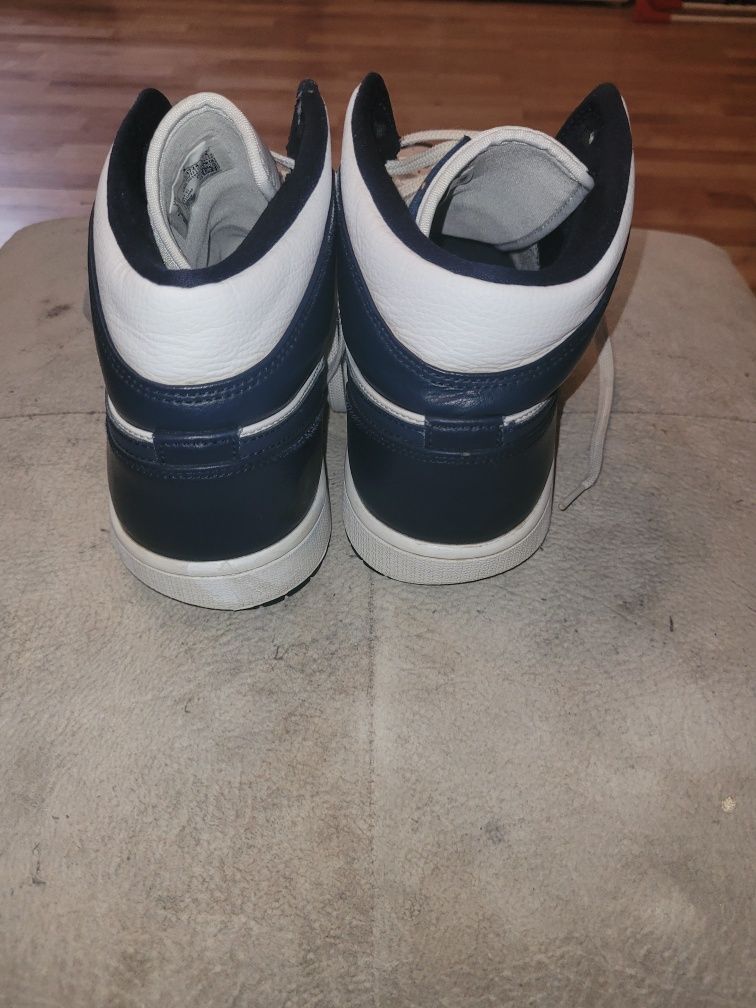 Nike jordan 1 mid