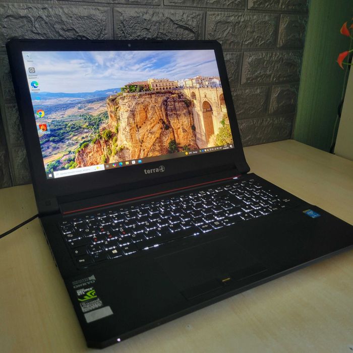 Игровой ноут i5 6300hq gtx 960 ram 12 ssd 120  15.6ips УЦЕНКА