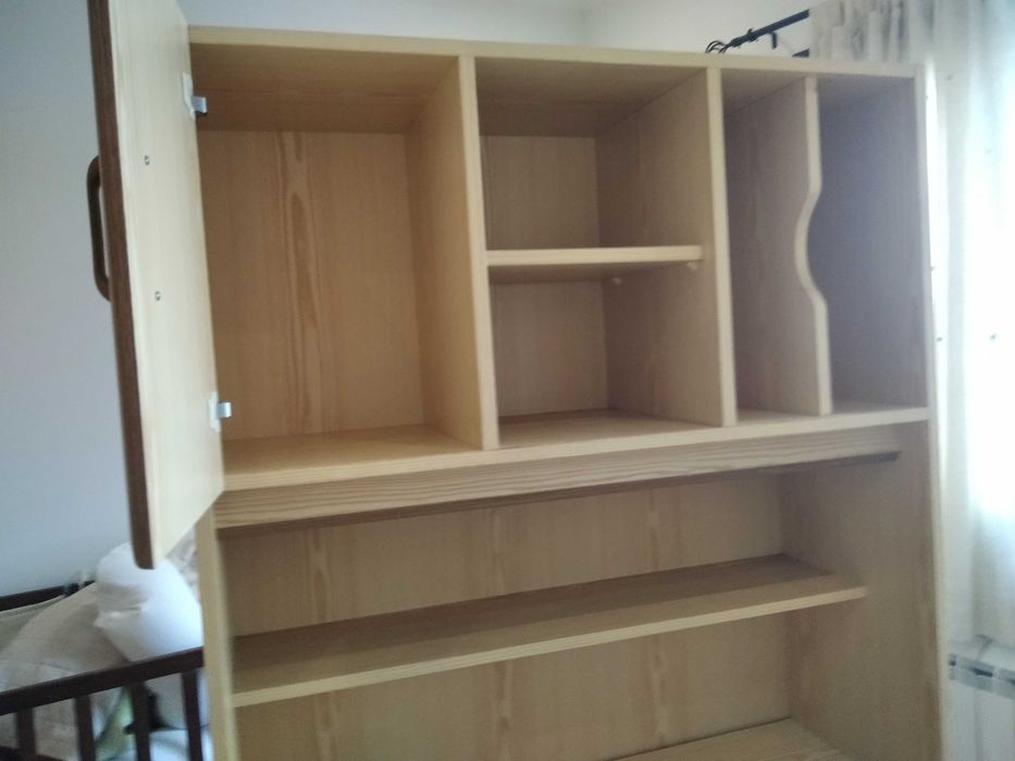 Secretaria com compartimento secreto