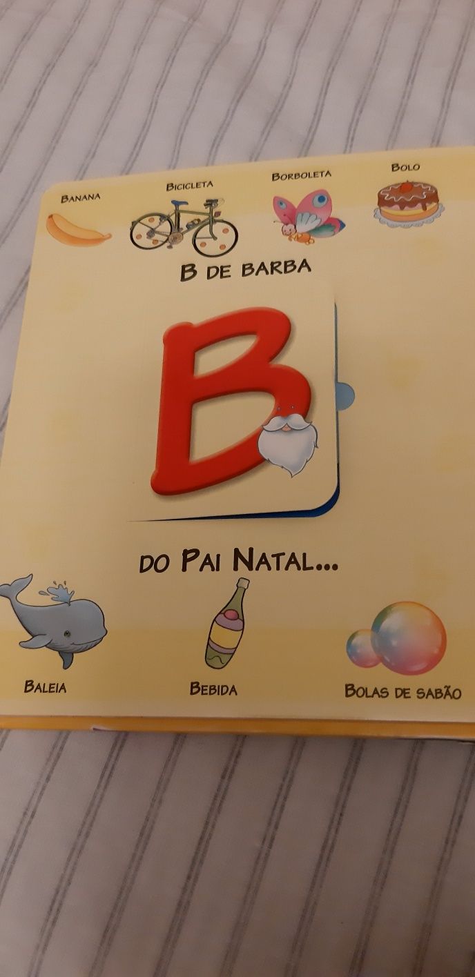 Livro com o alfabeto