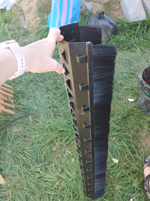 Wieszaki i inne do rynien czarne