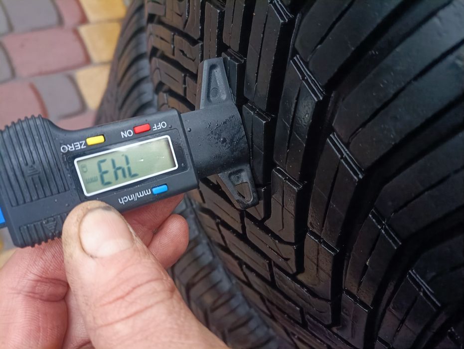 Continental 215/50 R18 комплект всесезонних шин