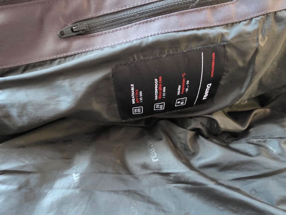 Продам зимову куртку Reima