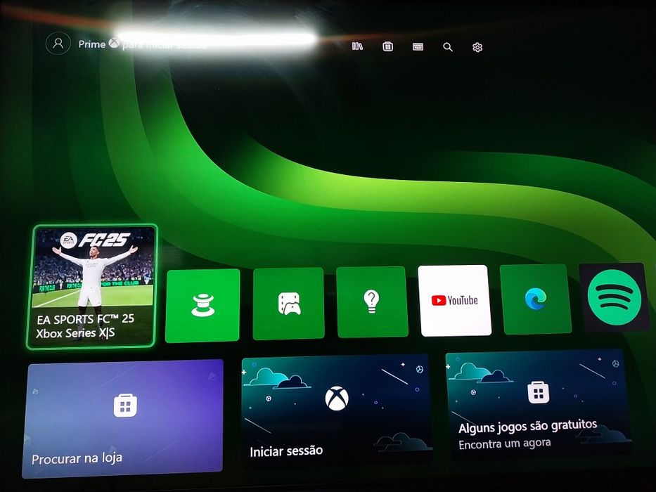 Xbox series s em bom estado com tudo da caixa, sem caixa e 1 jogo