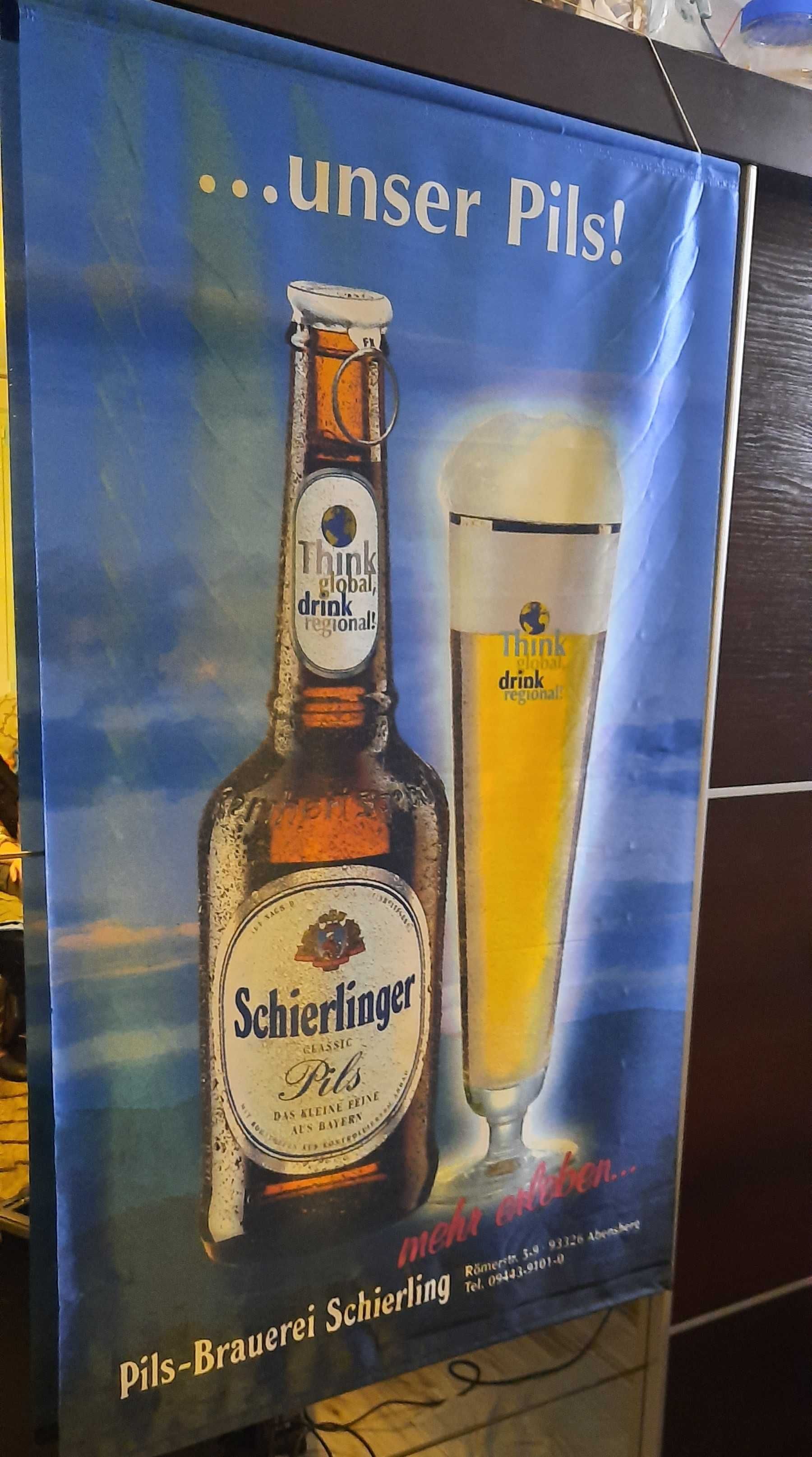 Zawieszana reklama piwa
