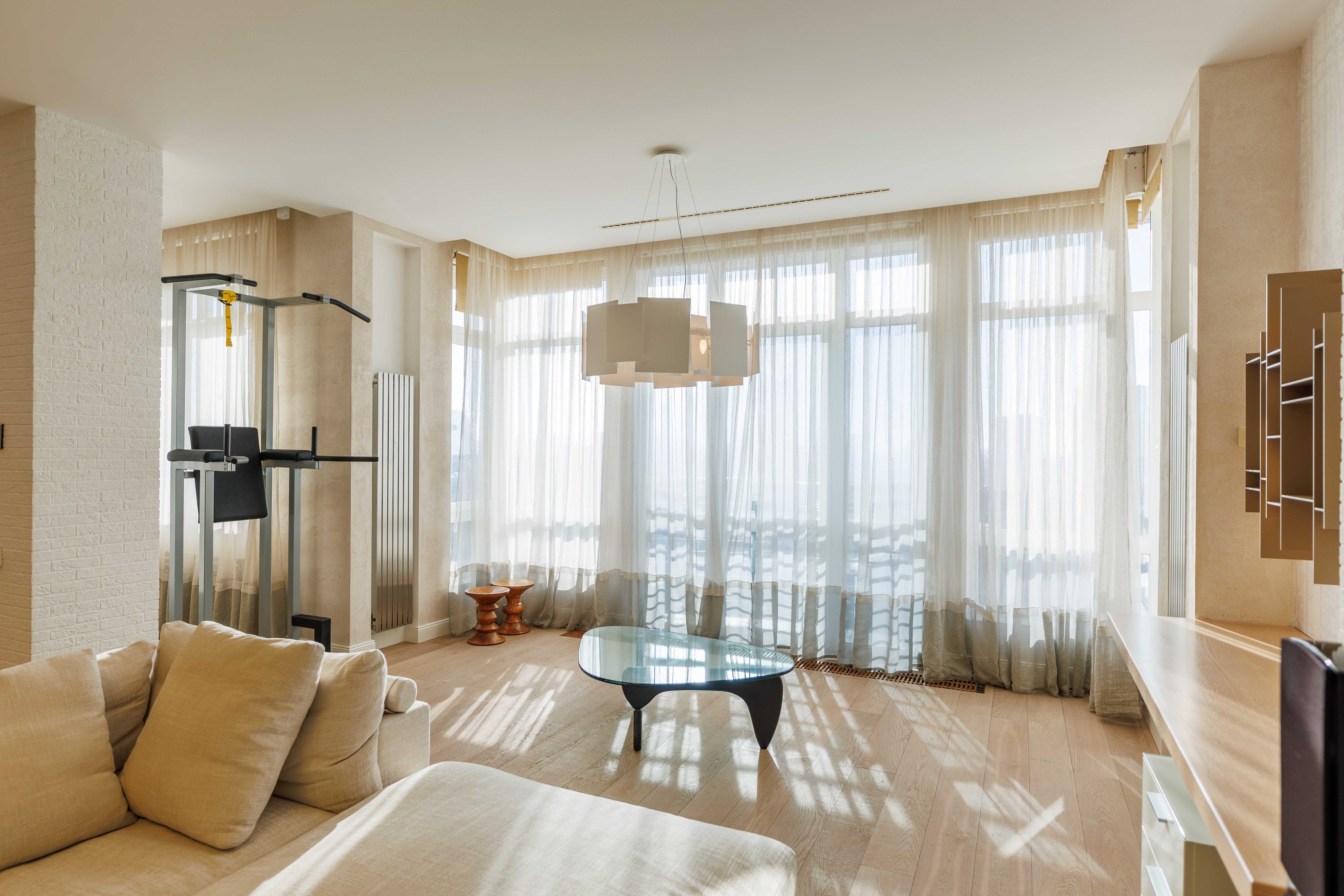 Продам 3-к(208м2)з дизайнерським ремонтом на Грушевского 9а