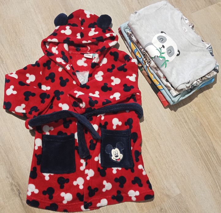 Zestaw piżamek+ szlafrok 104-110 cm