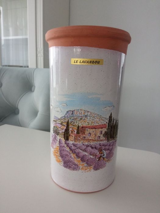 Gliniany wazon w stylu prowansalskim