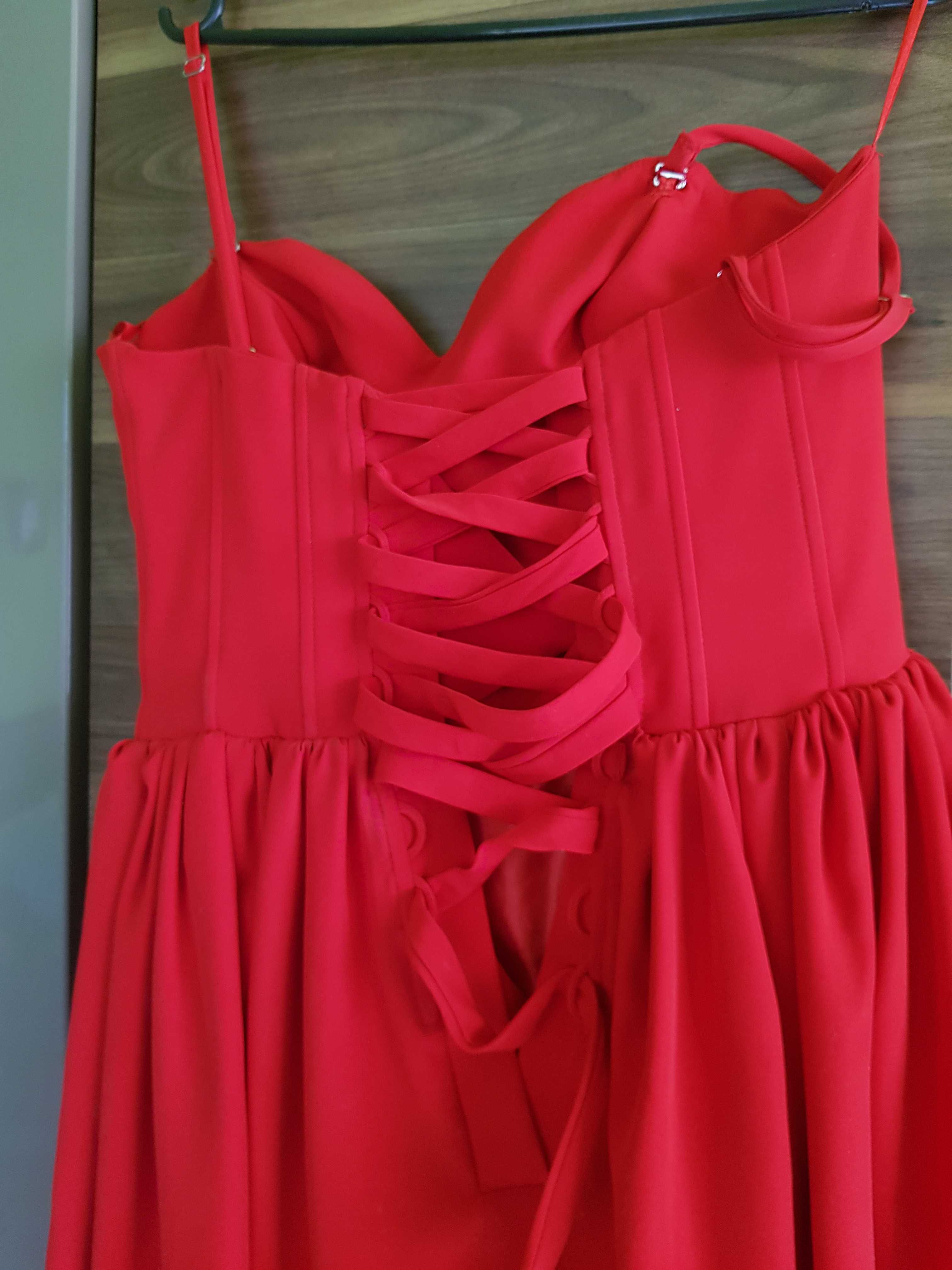 Czerwona sukienka. gorset