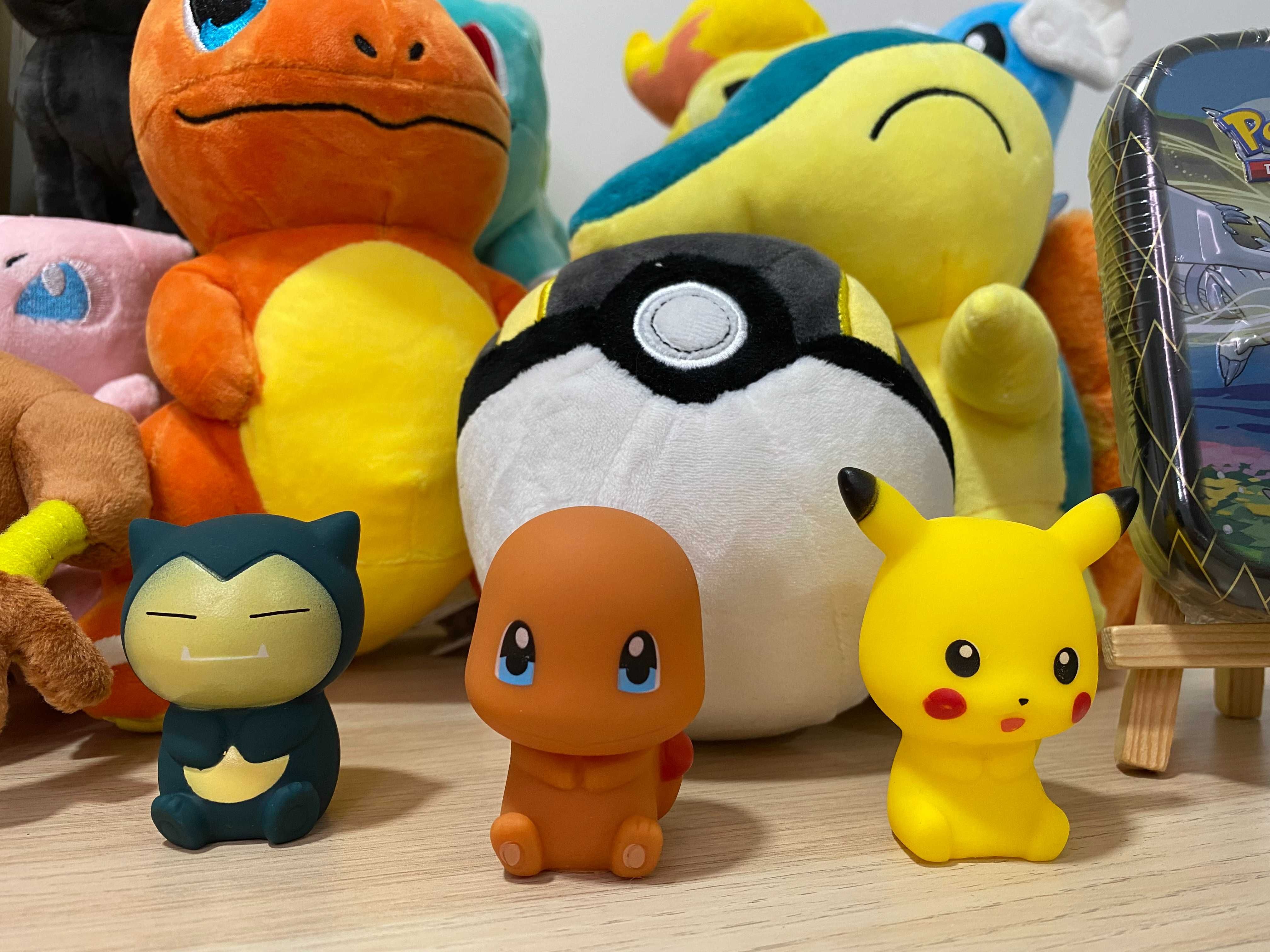 Peluches e artigos Pokémon! Pikachu,Charmander, muito mais...