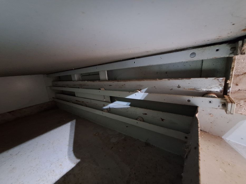 Металевий стелаж