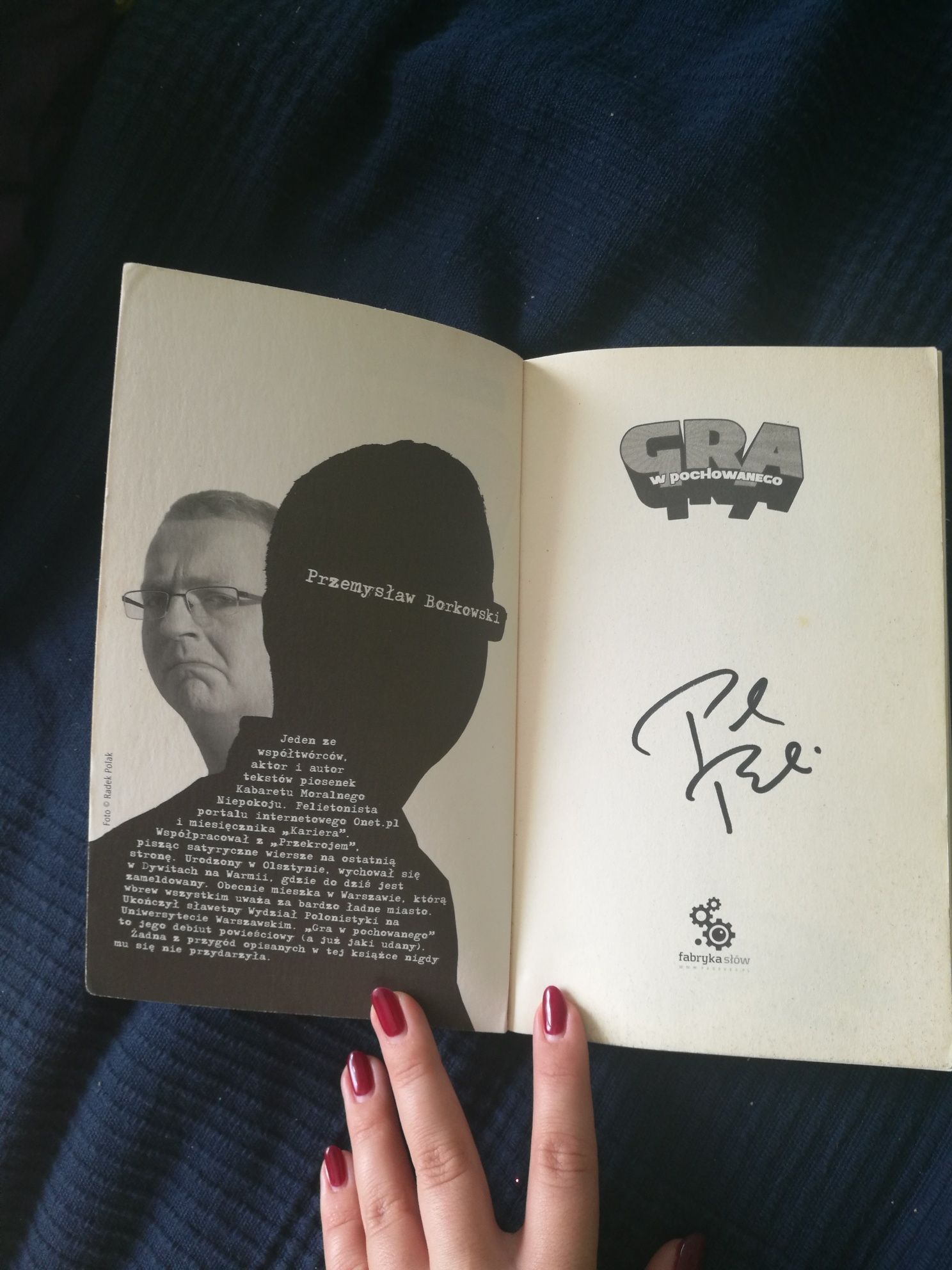 "Gra w pochowanego" z autografem! Kabaret Moralnego Niepokoju