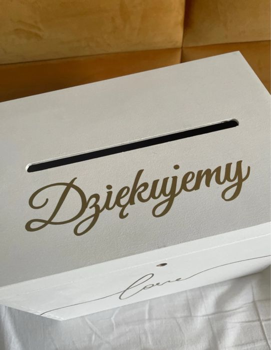 Pudełko drewniane zapisane na klucz na koperty