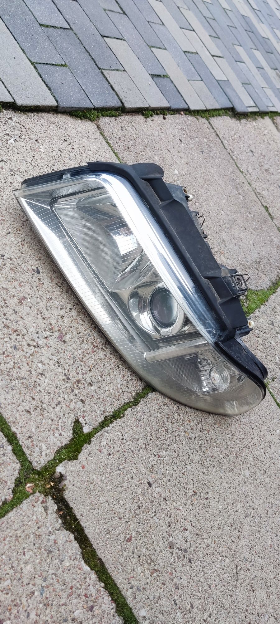 Sprzedam komplet lamp przednich Audi A4 B5 1999– lewa + prawa